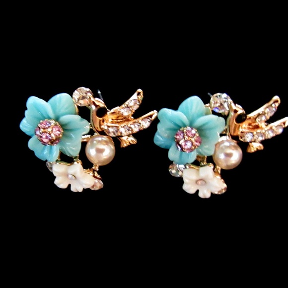 Aqua & white flower cluster pierced earrings with bird and rhinestones - NOS - Picture 3 of 5